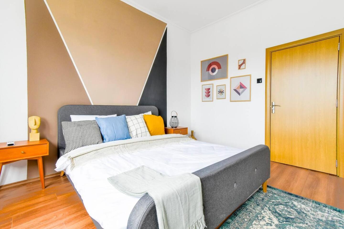 Super Fresh! 3Bdr Apartment In Sofia Center'S Artistic Area Exterior photo